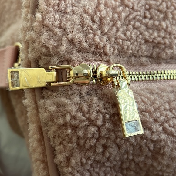 Sherpa Duffle Bag - Picture 3 of 5